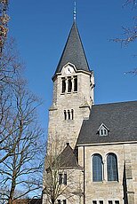 Außenansicht der Kirche in Frille